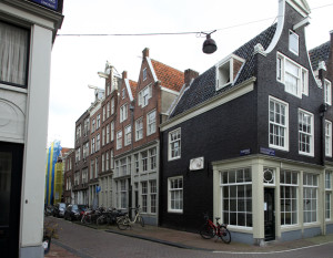 Claes Claeszhofje (tussen de Tuinstraat en Egelantiersstraat)